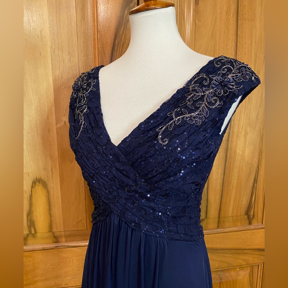 Violets & Roses - Lace & Sequins Blue/Silver Full-Length Formal/Prom Gown, EUC 4 - Picture 16 of 16